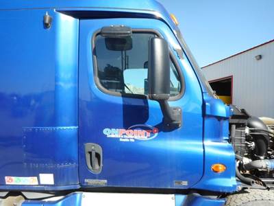 Freightliner Cascadia Right Door
