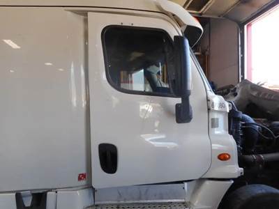 Freightliner Cascadia Right Door