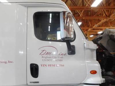 Freightliner Cascadia Right Door