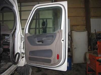 Freightliner Cascadia Right Door