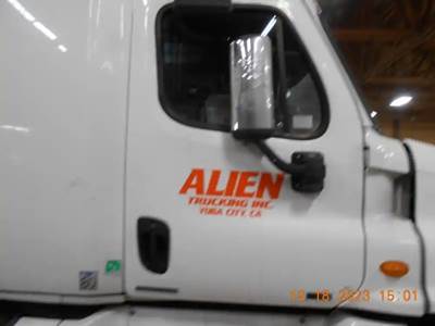 Freightliner Cascadia Right Door