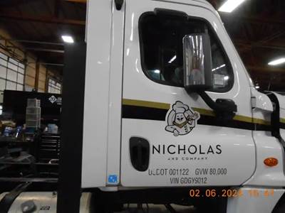 Freightliner Cascadia Right Door