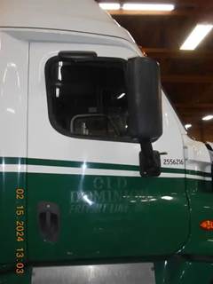 Freightliner Cascadia Right Door