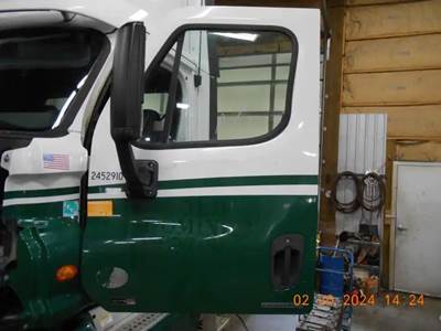 Freightliner Cascadia Left Door