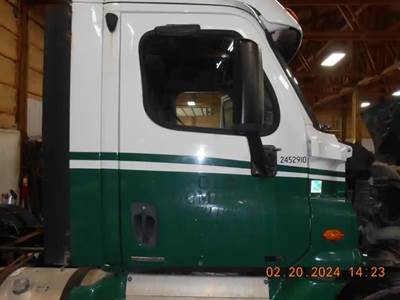 Freightliner Cascadia Right Door