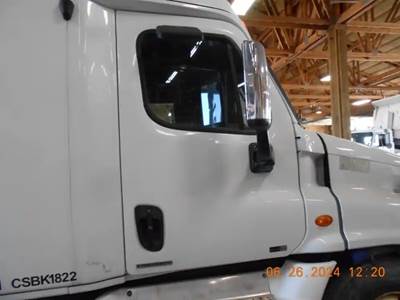 Freightliner Cascadia Right Door