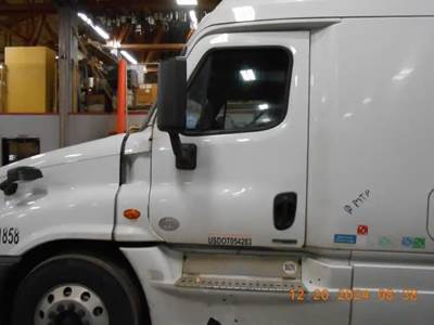 Freightliner Cascadia Left Door