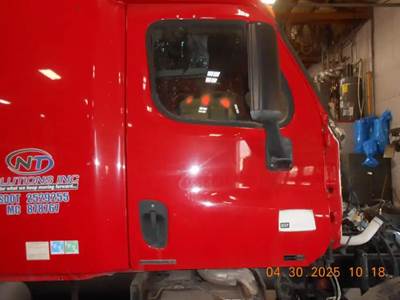 Freightliner Cascadia Right Door