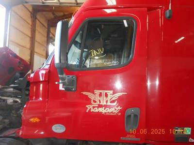 Freightliner Cascadia Left Door