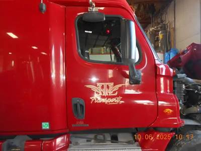 Freightliner Cascadia Right Door