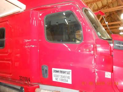 Freightliner Cascadia Right Door