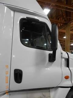 Freightliner Cascadia Right Door