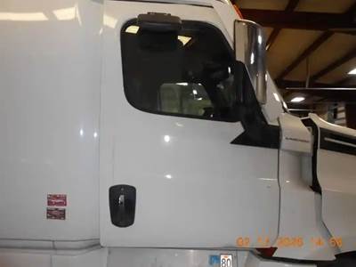 Freightliner Cascadia Right Door