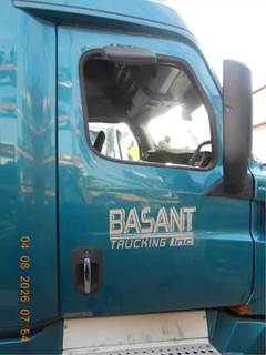 Freightliner Cascadia Right Door