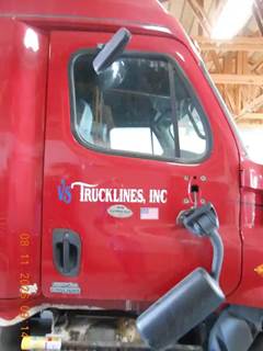 Freightliner Cascadia Right Door