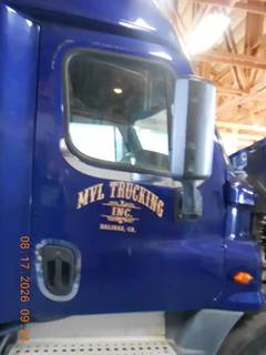 Freightliner Cascadia Right Door