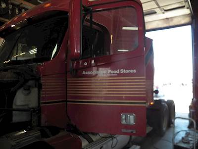 Freightliner Columbia 120 Left Door for a 2005 Freightliner Columbia CL120