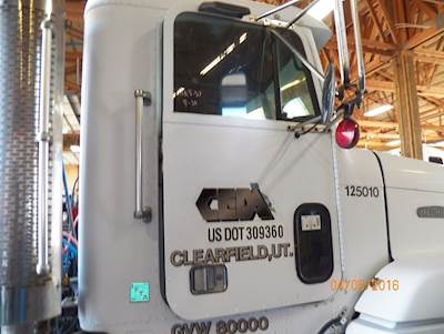 Freightliner FLD Right Door