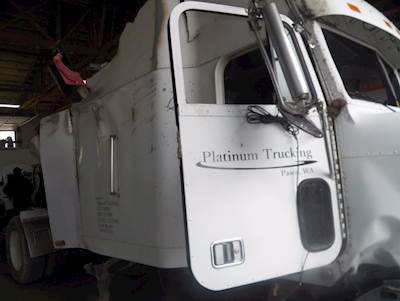 Freightliner FLD Right Door