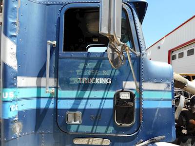 Freightliner FLD Right Door