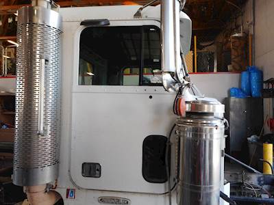 Freightliner FLD Right Door