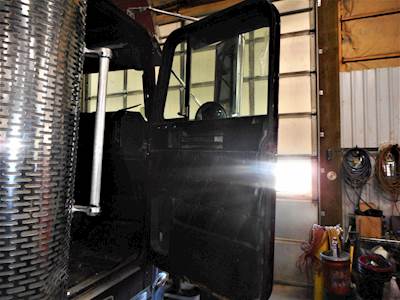 Freightliner FLD Right Door