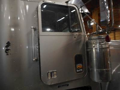 Freightliner FLD Right Door