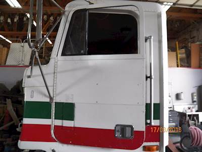 Freightliner FLD120 Left Door