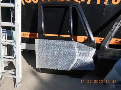 International 2500/2600/8100/8200/8300 Right Door