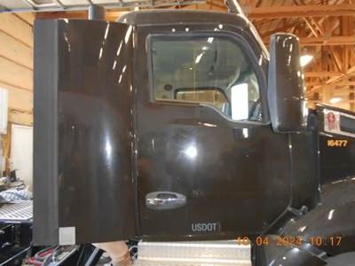 Kenworth T680 Right Door