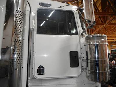 Kenworth W900B Right Door for a 2005 Kenworth W900L