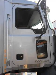 Mack Pinnacle CXU613 Right Door for a 2016 Mack CXU613