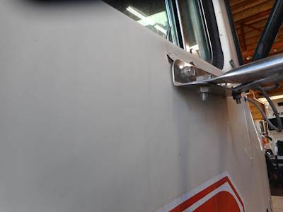 Volvo / WhiteGMC ACL64 Right Door for a 1989 Volvowhitegmc ACL64