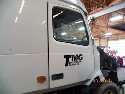 Volvo VNL Right Door