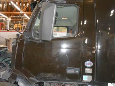 Volvo VNL Left Door