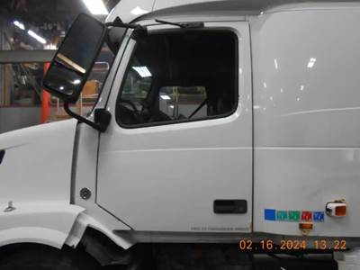 Volvo VNL Left Door
