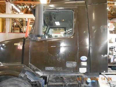 Volvo VNL Left Door