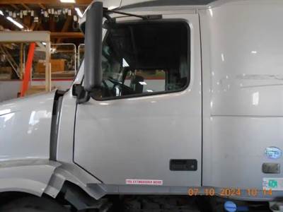 Volvo VNL Left Door