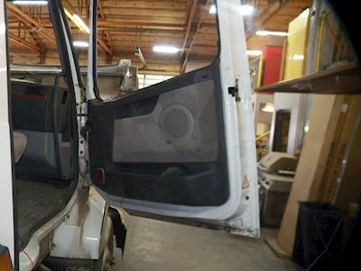 Volvo VNL630 Right Door