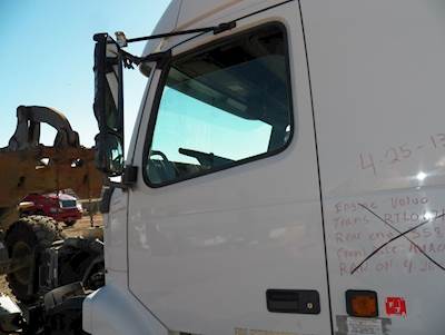 Volvo VNL64T Left Door