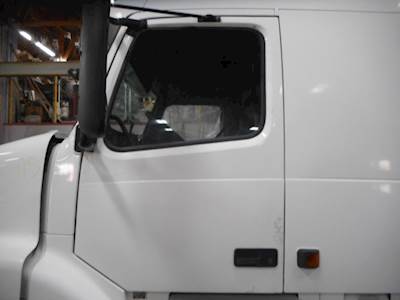 Volvo VNL64T Left Door