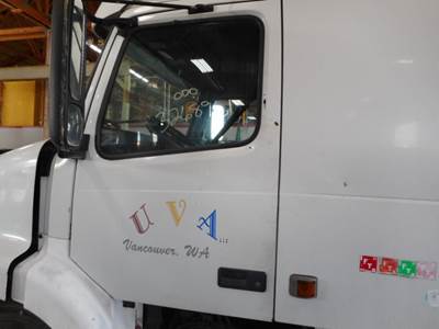 Volvo VNL64T Left Door