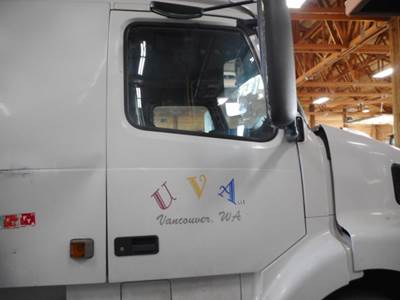 Volvo VNL64T Right Door