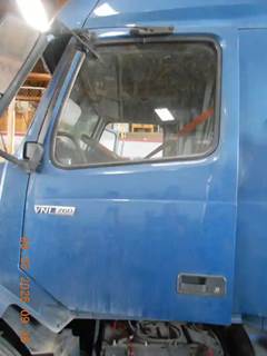 Volvo VNL760 Left Door