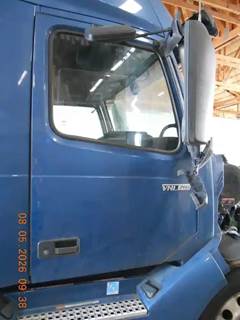 Volvo VNL760 Right Door