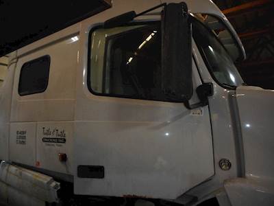 Volvo VNL780 Right Door for a 2006 Volvo VNL 780