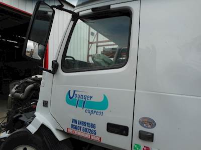 Volvo VNL780 Left Door for a 2017 Volvo VNL 780