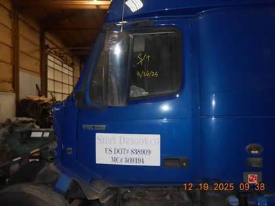 Volvo VNL860 Left Door for a 2021 Volvo VNL 860