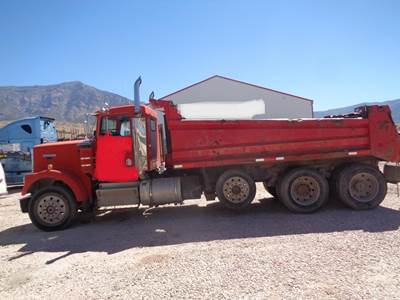 Kenworth W900 Tri Axle Dump Truck - Detroit 330HP, Manual