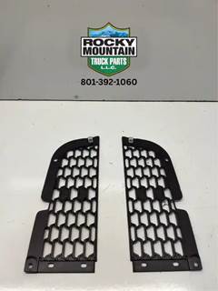 2018-2023 Freightliner Cascadia 126 Center Bumper Screen Pair, Part # 21-28985-003